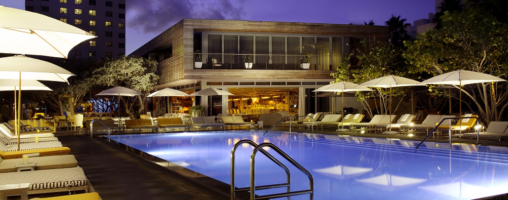 Hyde-Beach-Pool-Deck-at-Night_1000x395